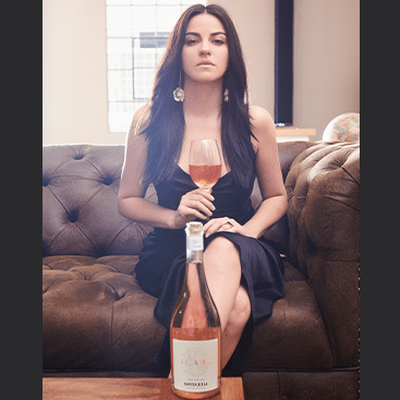 Maite Perroni lanza marca de vino “Spara”